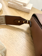 Load image into Gallery viewer, [SOLD]BURBERRY 2024 Vintage Check Note Crossbody Bag in Tan
