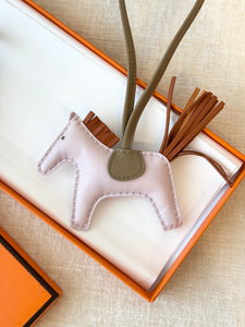 ✨NEW✨2024 Hermes Rodeo PM Charm Mauve Pale / Pain Depice / Beige Marfa