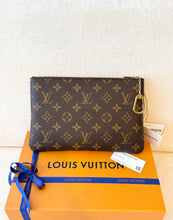 Load image into Gallery viewer, 🤎NEW!! LOUIS VUITTON 2025 Monogram Cles Chain Key Pouch M
