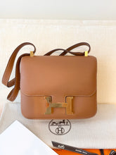 Load image into Gallery viewer, ✨TIMELESS✨Hermès Constance 24 Gold / Evercolor / Gold Hardware
