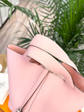 Load image into Gallery viewer, HERMES 2024 Clemence Picotin Lock 22 Palladium Hardware in Rose Sakura

