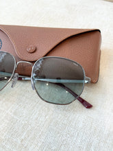 Load image into Gallery viewer, Ray-Ban RB3682 Polarized Square Sunglasses
