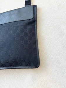 GUCCI Unisex GG Monogram Messenger Crossbody Bag / Black