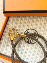 Load image into Gallery viewer, ✨BRAND NEW✨2025 Hermes Glenan Double Tour Bracelet / Étoupe / Size T2
