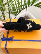 Load image into Gallery viewer, LOUIS VUITTON Shearling Bom Dia Flat Mule in Black/White - EU38
