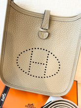 Load image into Gallery viewer, ✨NEW✨2025 Hermes Evelyne TPM 16 Amazone Bag / Trench / Gold Hardware
