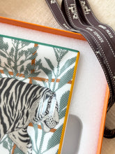 Load image into Gallery viewer, HERMES Tigre Altai Porcelain Change Tray / Marine / Vert Menth
