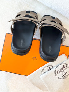 Hermes Women’s Epsom Calfskin Chypre Sandals / Étoupe / (EU)39
