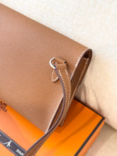 Load image into Gallery viewer, 🤎NEW! Hermès Hermesnap Wallet / Gold / Epsom / Palladium Hardware

