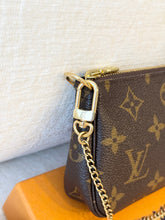 Load image into Gallery viewer, LOUIS VUITTON Monogram Canvas Mini Pochette Accessories
