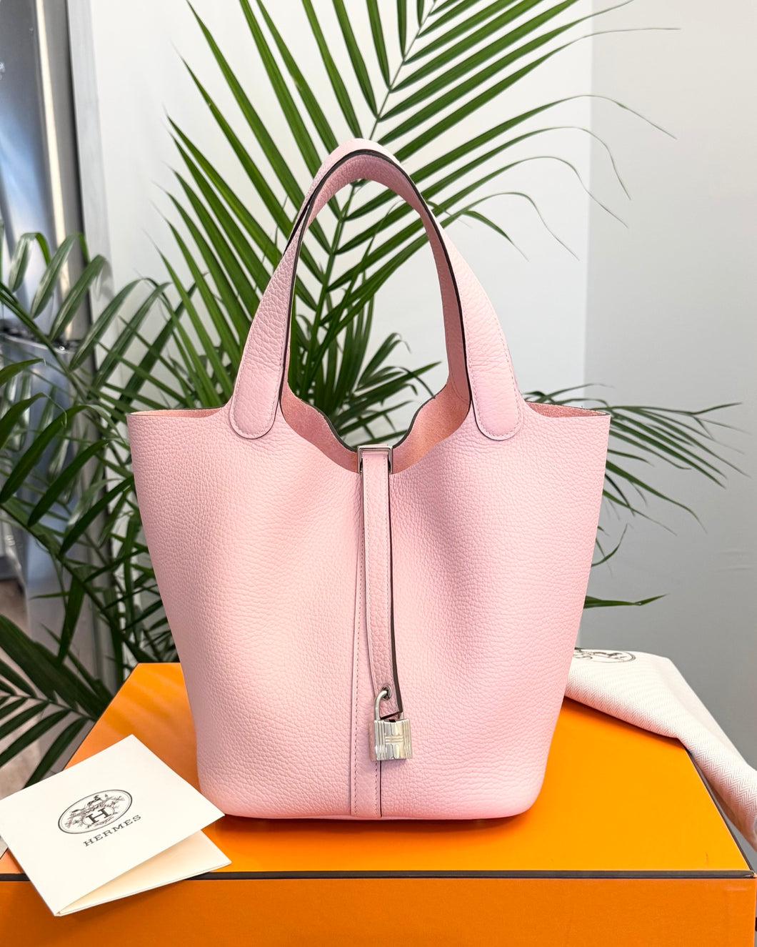 HERMES 2024 Clemence Picotin Lock 22 Palladium Hardware in Rose Sakura