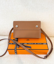 Load image into Gallery viewer, 🤎NEW! Hermès Hermesnap Wallet / Gold / Epsom / Palladium Hardware
