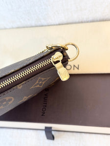 LOUIS VUITTON Monogram Canvas Mini Pochette Accessories