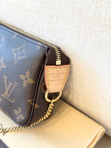 LOUIS VUITTON Monogram Canvas Mini Pochette Accessories