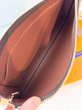 Load image into Gallery viewer, 🤎NEW!! LOUIS VUITTON 2025 Monogram Cles Chain Key Pouch M
