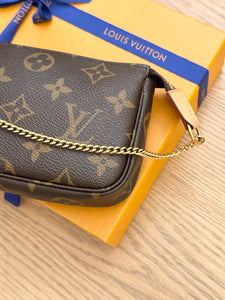 LOUIS VUITTON Monogram Canvas Mini Pochette Accessoires