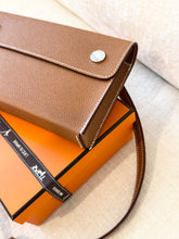 Load image into Gallery viewer, 🤎NEW! Hermès Hermesnap Wallet / Gold / Epsom / Palladium Hardware
