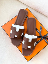 Load image into Gallery viewer, ✨ICONIC✨Hermes Women’s Calfskin Oran Sandals / Gold / (EU)38.5
