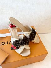 Load image into Gallery viewer, 🍒 LOUIS VUITTON LV x TM Takashi Murakami Raffia Cherry Cherie Mule / (EU) 38.5
