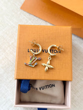 Load image into Gallery viewer, ✨NEW✨LOUIS VUITTON 2025 LV x TM Takashi Murakami Superflat Earrings
