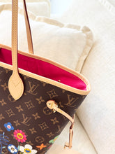 Load image into Gallery viewer, LOUIS VUITTON 2025 LV x TM Takashi Murakami Neverfull MM Monogram Tote
