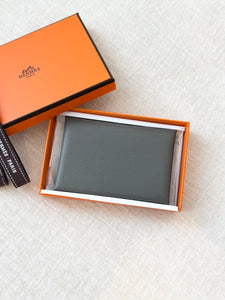 HERMES 2024 Calvi Duo Compact Card Holder in Gris Meyer / Evercolor