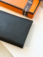 Load image into Gallery viewer, ✨NEW✨2025 Hermes Calvi Verso Card Holder / Bleu Océan / Mauve Pâle
