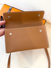 Load image into Gallery viewer, 🤎NEW! Hermès Hermesnap Wallet / Gold / Epsom / Palladium Hardware
