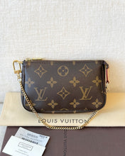 Load image into Gallery viewer, LOUIS VUITTON Monogram Canvas Mini Pochette Accessories
