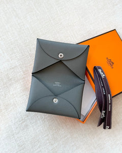 Hermes Evercolor Calfskin Calvi Card Holder / Gris Meyer / 2022